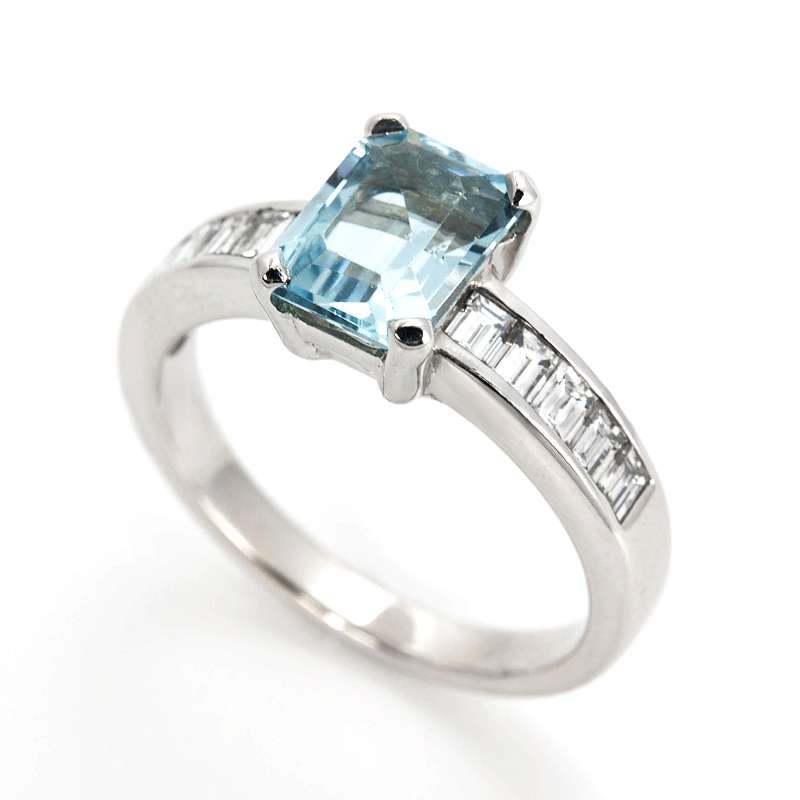 18ct White Gold Aquamarine Dress Ring | Rich Diamonds