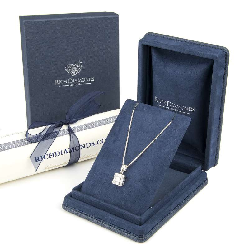 18k White Gold Princess and Baguette Diamond Pendant 1.12ct Total ...