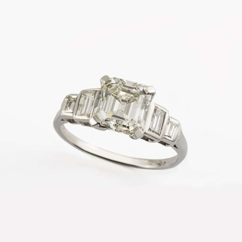 Asscher Cut and Baguette Cut Diamond Ring in Platinum 2.19ct K/VS1 ...